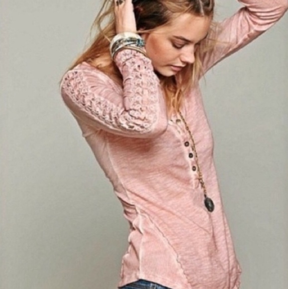 Free People Tops - Like New Free People Faded Rose Long Sleeve Henley
